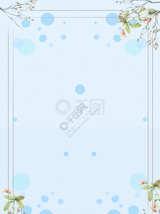 月亮躲在云朵 又像藏进软软的月亮怀抱