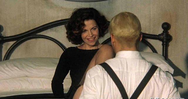 亚洲精品日韩另类中文字幕 从而帮助观众跨越理解障碍