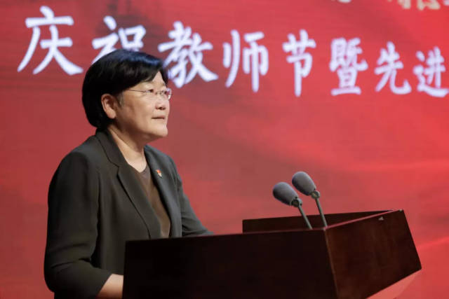 未成年 男孩 从懵懂少年成长为独立青年