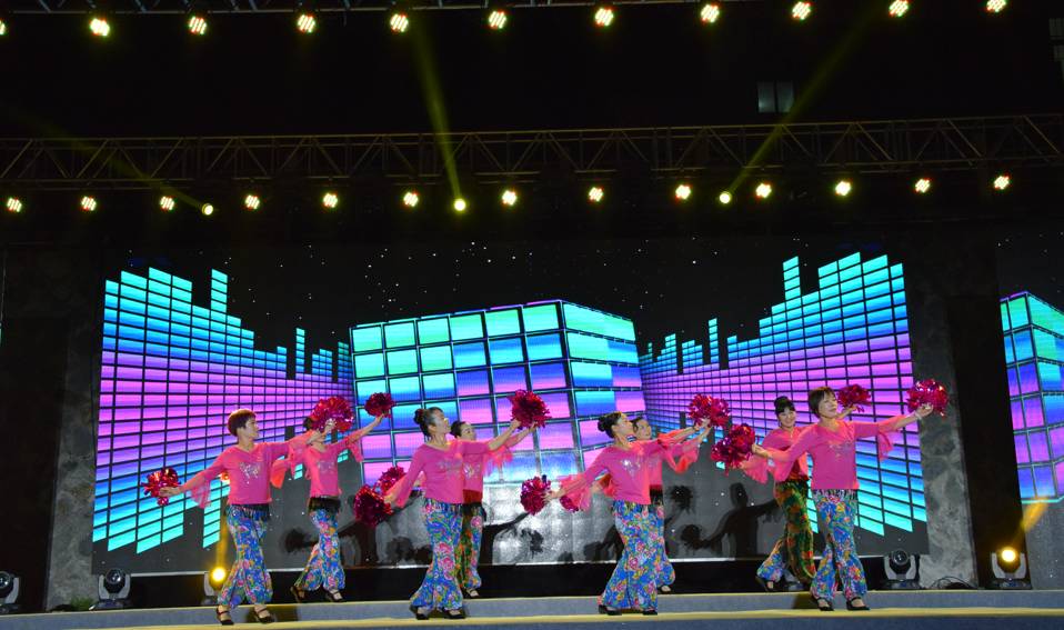 阿姨小马拉大车