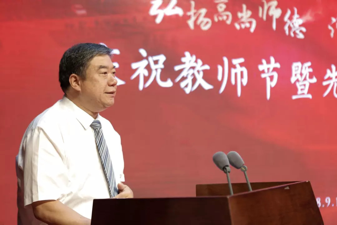 小马拉大车 拉尿