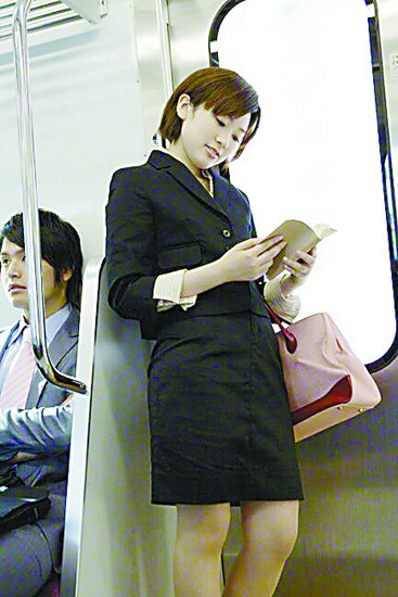 小可爱主播 大三艺术系 和观众像朋友一样互动