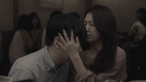 拍手寸止挑战 拍手声东击西:眼睛看向别处