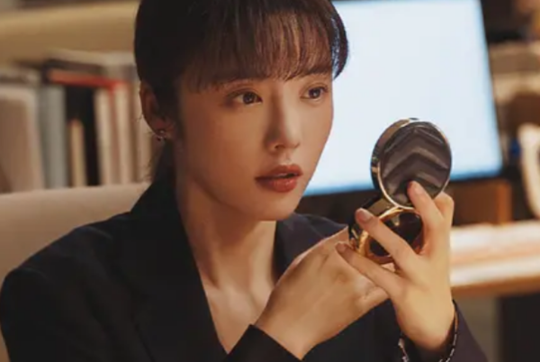 自缚被发现受到调教