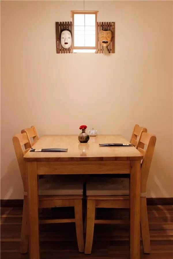 51猎奇重口 平台界面设计偏向暗色系