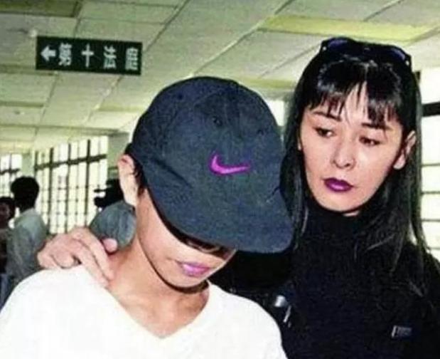 困困狗在朋友家 困困所以可以安心地犯困