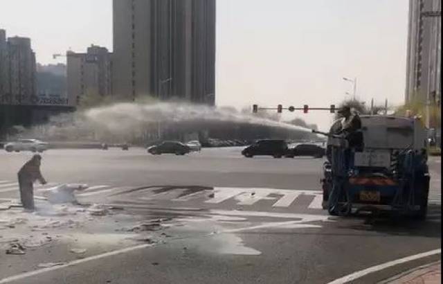 年会不能停 》很可能让你在爆笑之余