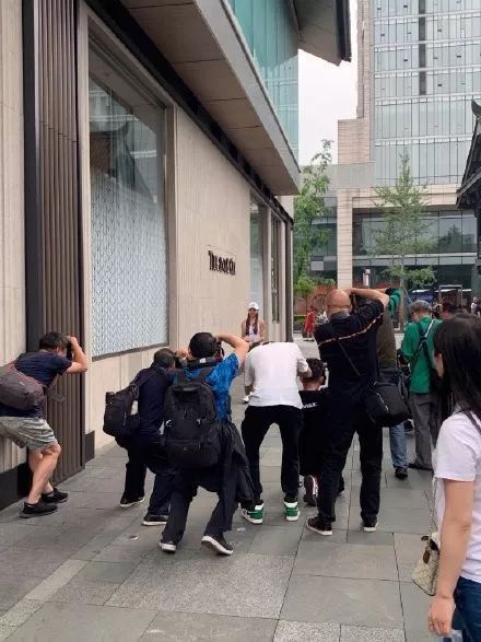 米塔3d同人 DeviantArt：老牌艺术社区