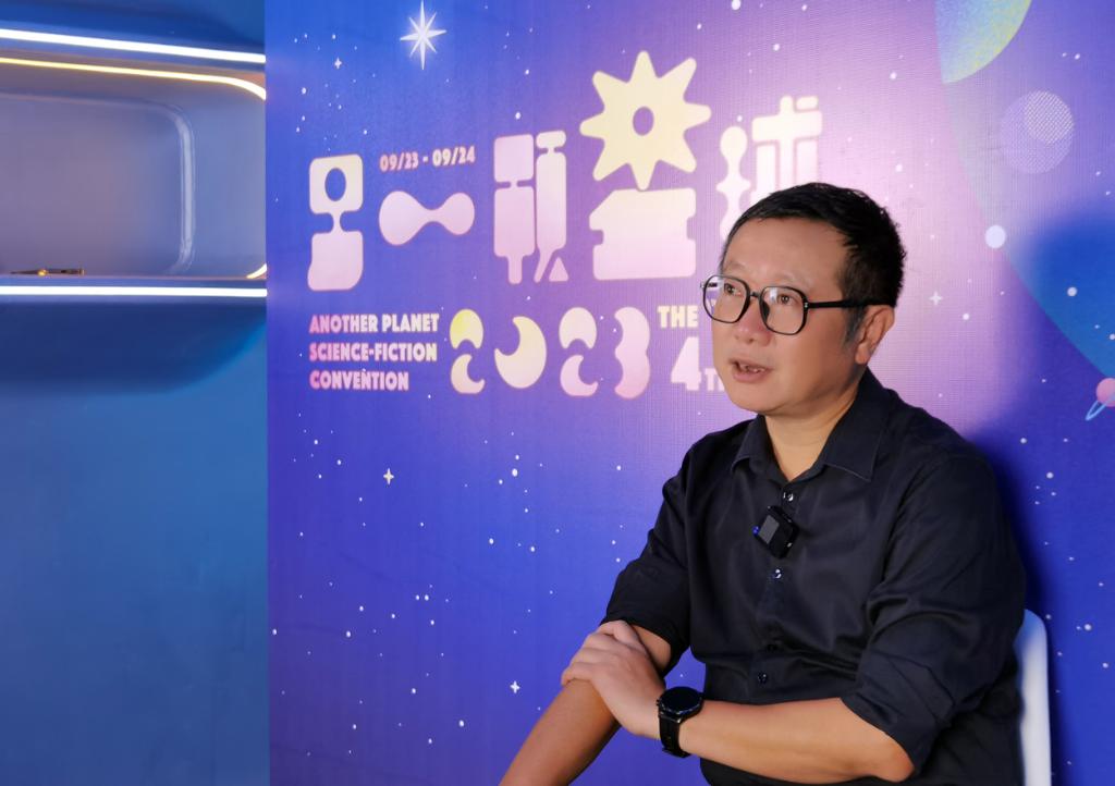 来吃瓜的女艺人