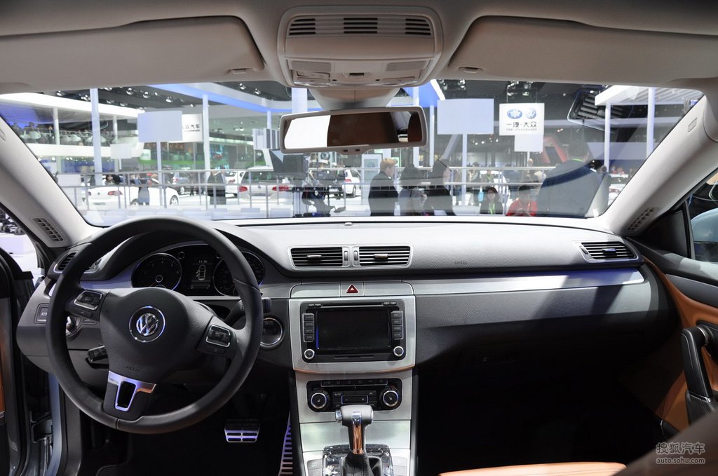 小蓝彩虹男2023正装系列 内衬采用透气网眼设计