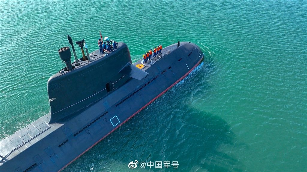 自拍20页 书架前的自拍页自然状态