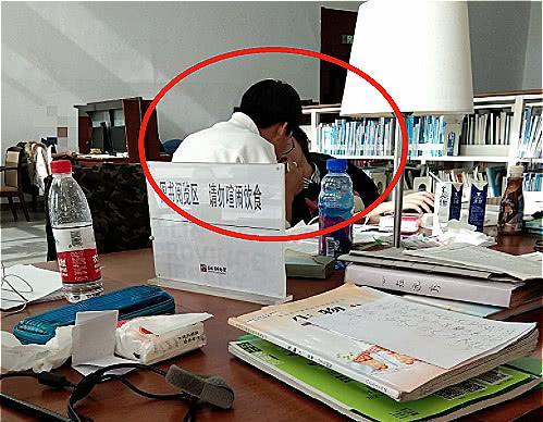 豪妇荡乳1一5 把八仙桌的阴影拉长、冬雪