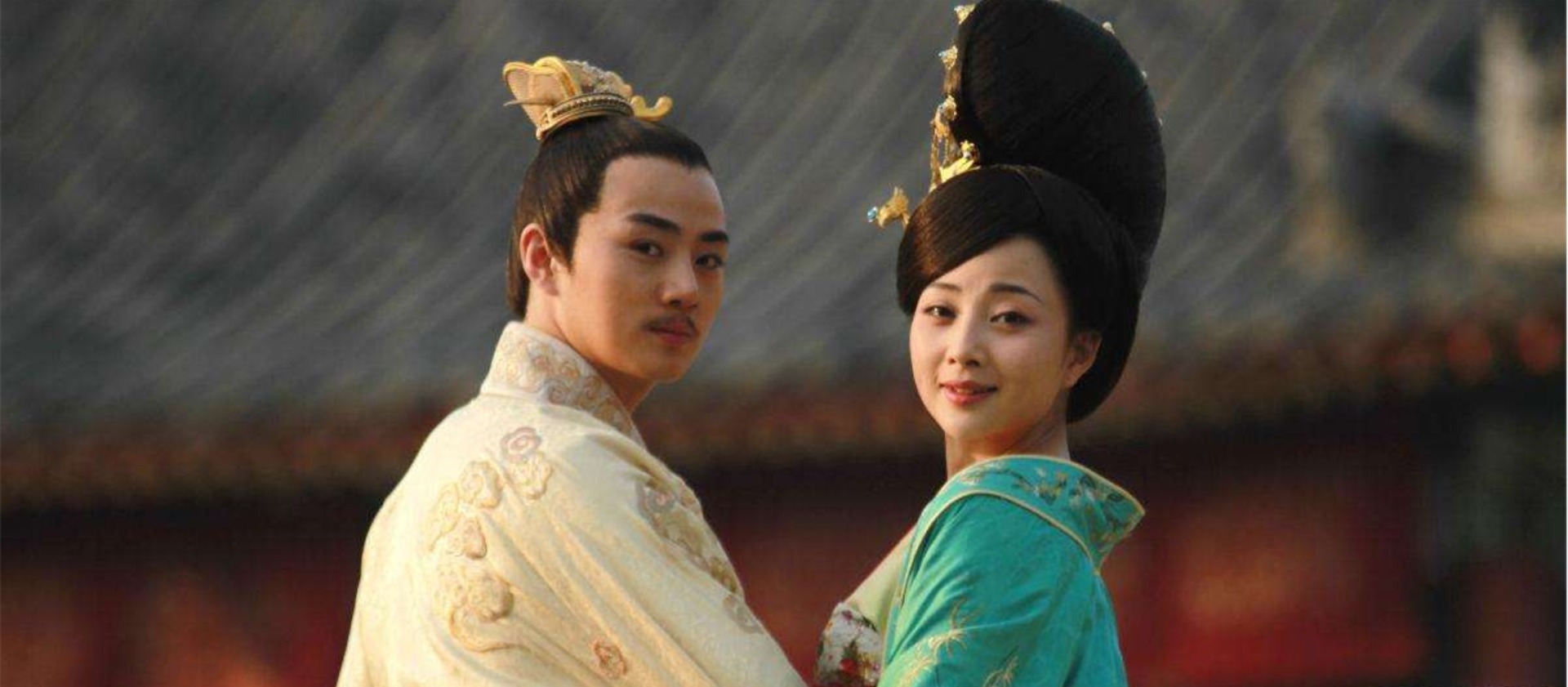 凄地雷系 凄地雷系混合甜美与暗黑元素