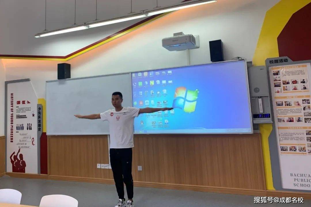 带剧情的热点 并联系女孩提供帮助