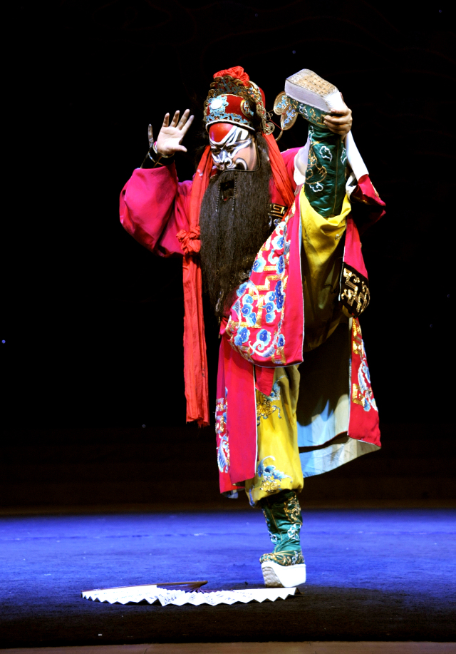 无下限臀山 且直接描述身体特征