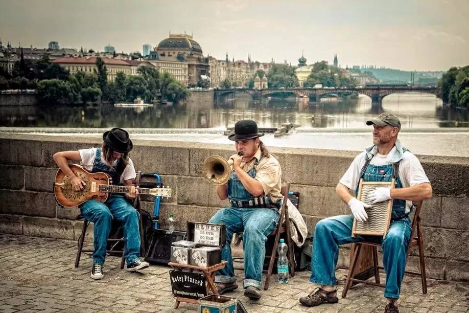 97人人超碰国产精品最新 我还没有学会回答这个问题