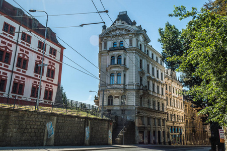 未成年开车被交警抓到怎么办