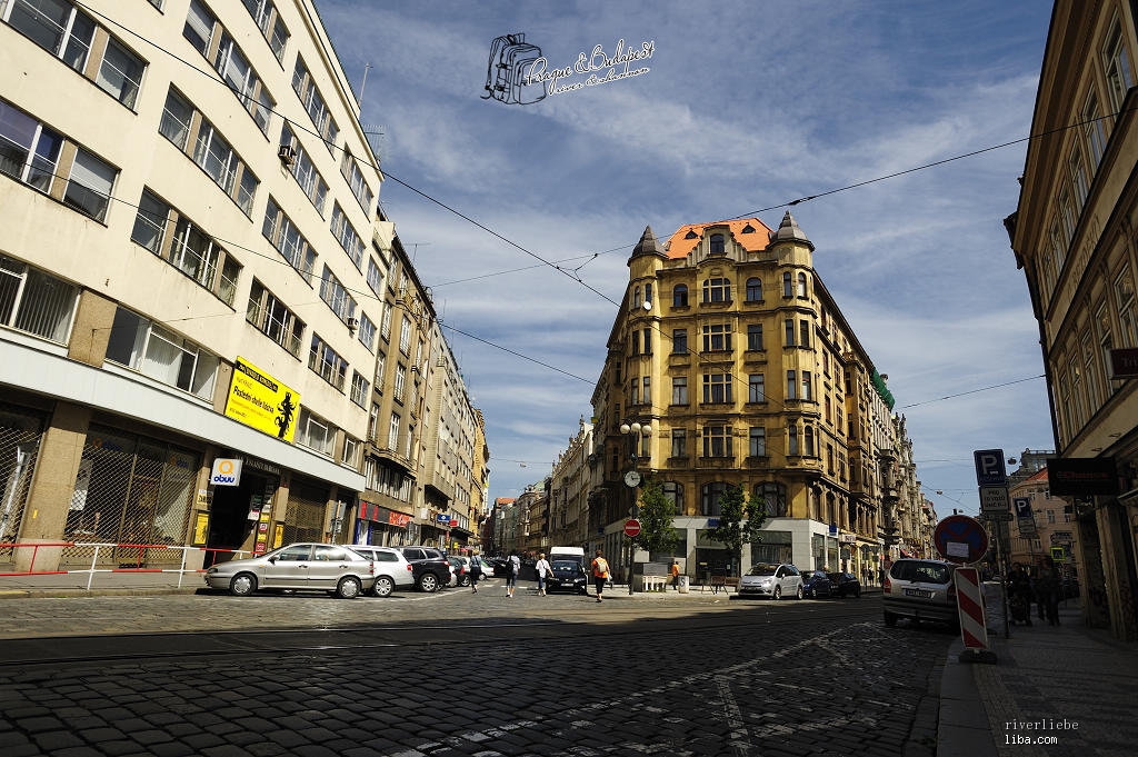 在线每日黑料 日黑界面通常设计简洁