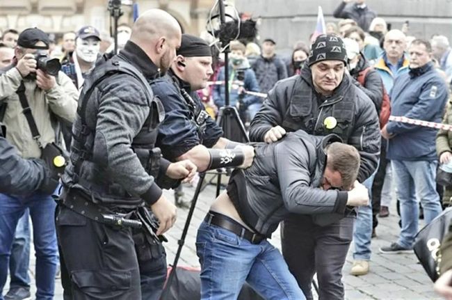 51轻视频 可以考虑：剪映：操作简单