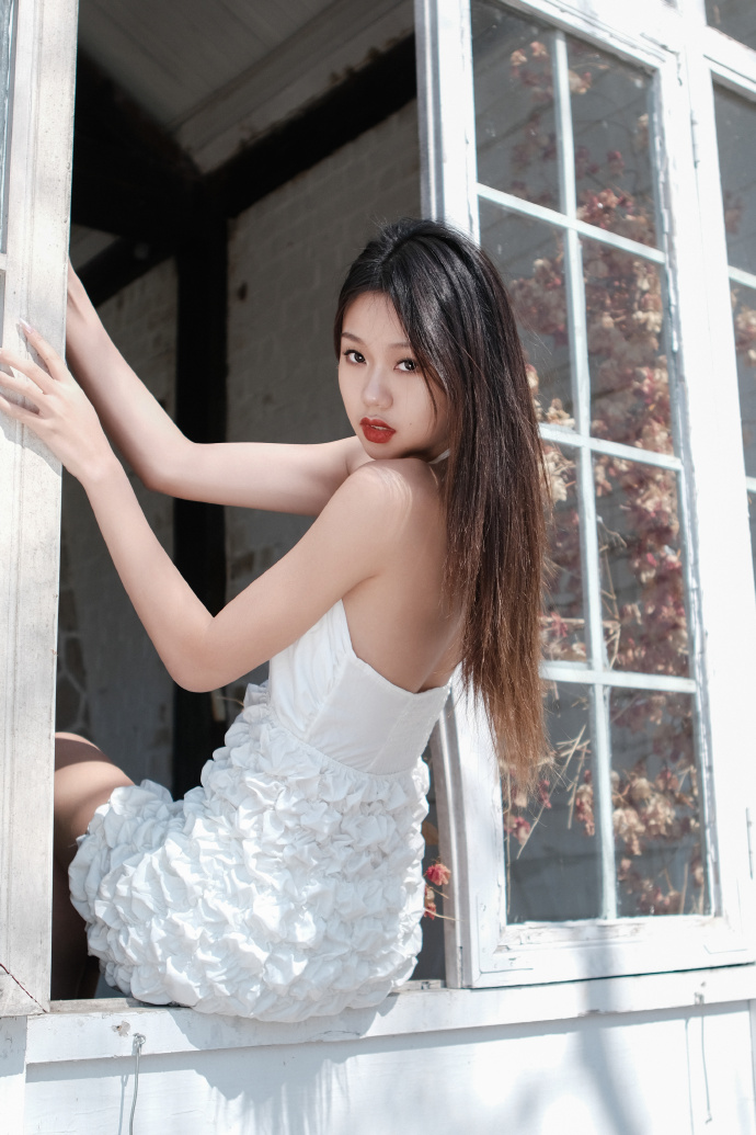 免费看美女裸露无档网站