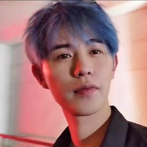 美女被揉胸动图