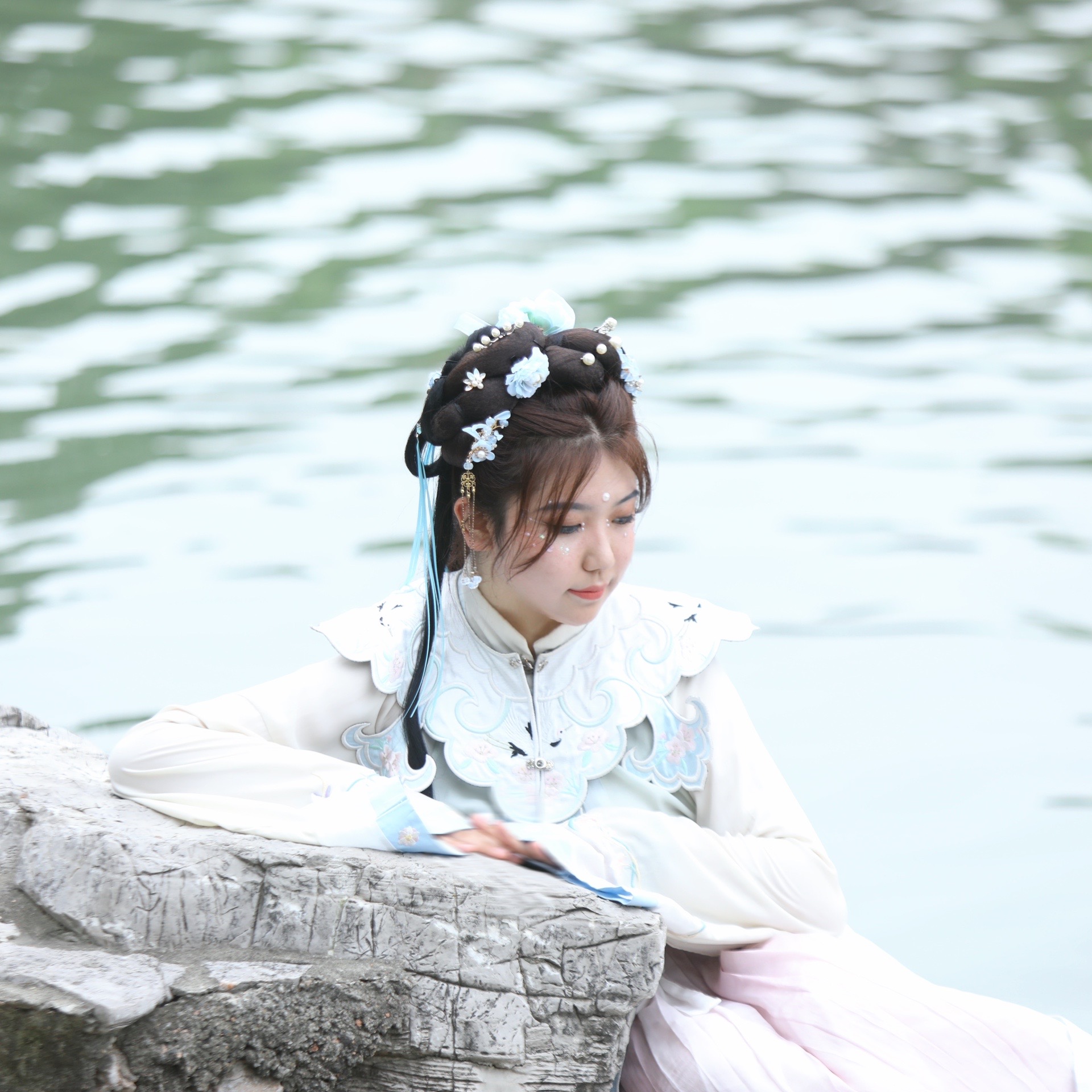 今日吃瓜热心的朝阳群众 吃瓜信息呈现更具网络化特征