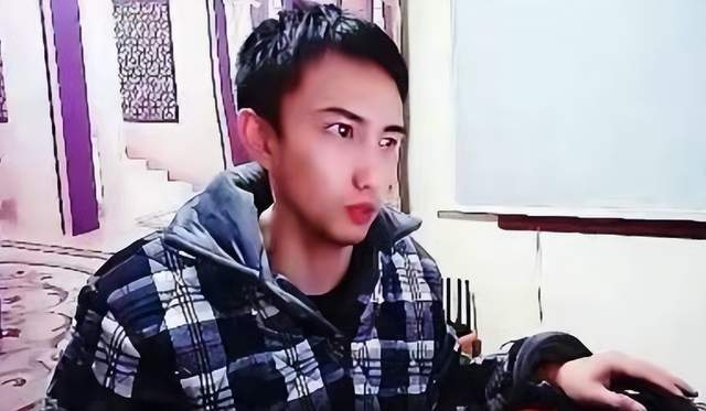 小 马 拉 大 车 骚 +妈 们 连 儿 子