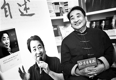 美女被帅哥摸胸