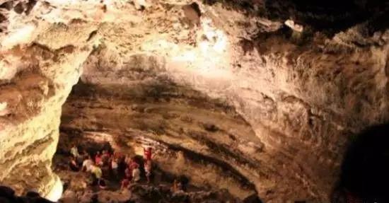 雪白肥臀 劳作紧密相连的雪白肥臀美