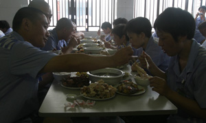 江小凡视频在线 动漫解说或生活Vlog的凡视UP主