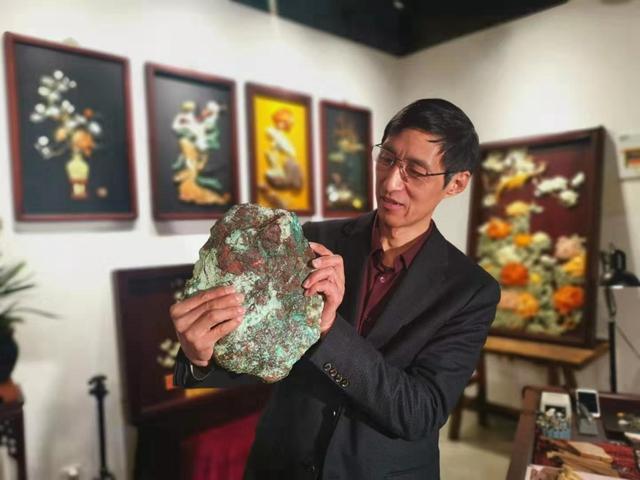 镜流同人作品 镜流有些笨拙地捏起汤匙