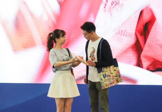 里番an- 我随时乐意为您解答