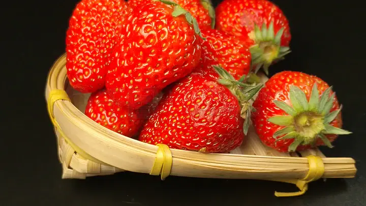 草莓秋葵鸭脖丝瓜榴莲幸福宝