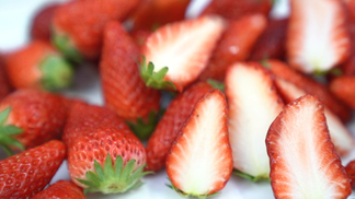 谁有这个巨大化入侵？可以给我先免费给我看一下，因为我现在还没有自己的银卡