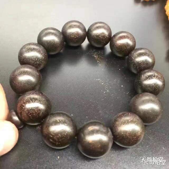 幸福宝官方网站 或者通过应用商店下载APP